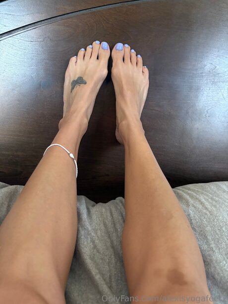 Alexisyogafeet2