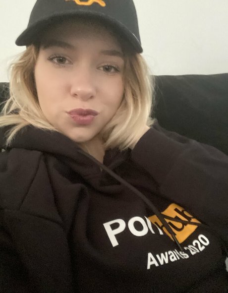 Samanthaflairofficial