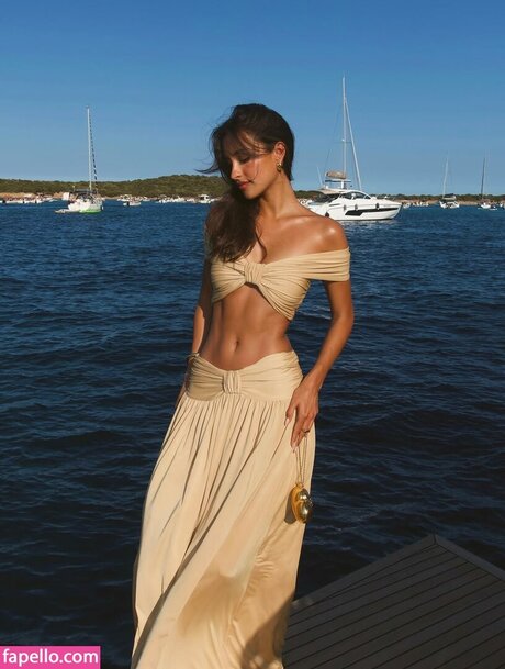 Alexandra Saint Mleux