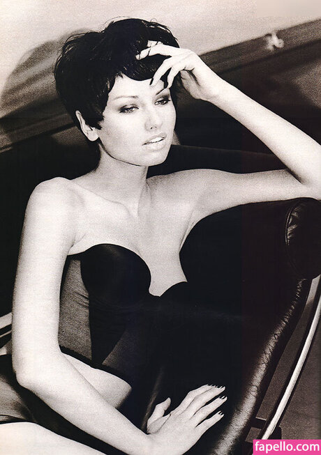 Foto di nudo di fuga di OnlyFans di Adriana Karembeu