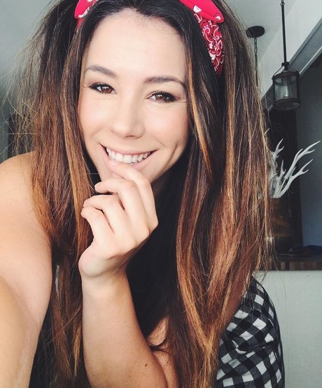 Jillian Rose Reed