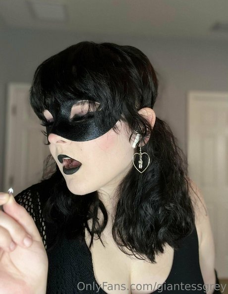 Giantessgrey