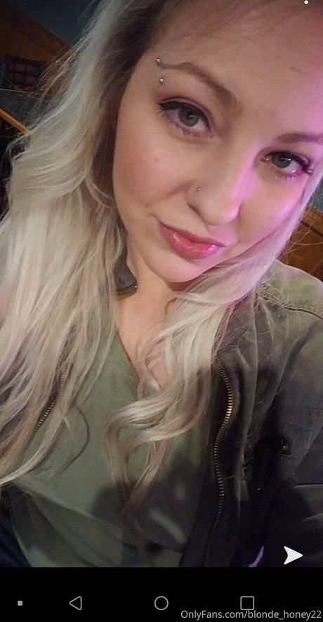 Blondehoney22