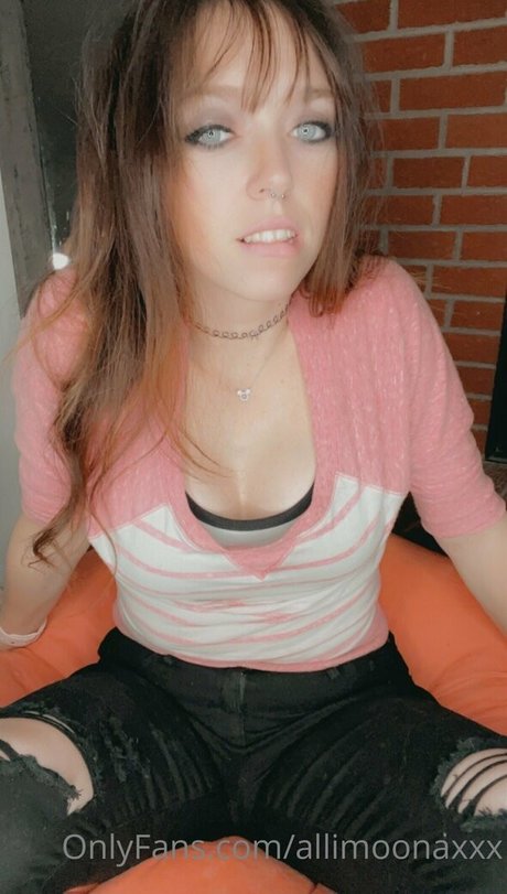 Allimoonaxxx