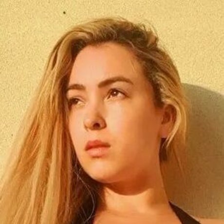 Miabellydancerofficial