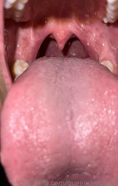 Foto di nudo di fuga di OnlyFans di Queendevore1