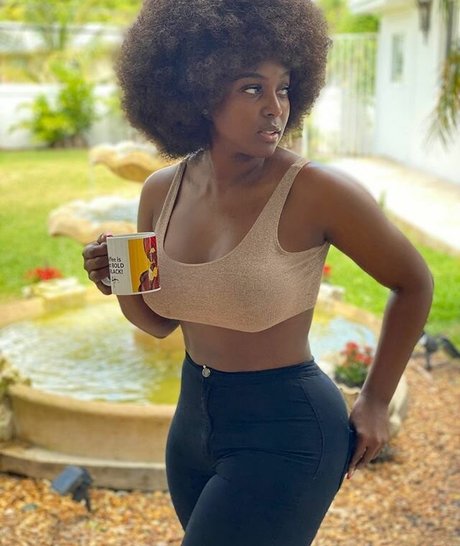 Amara La Negra