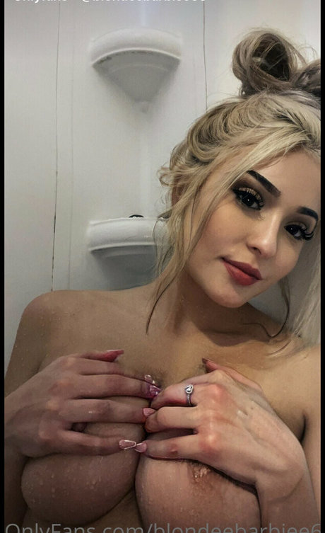 Blondeebarbiee69