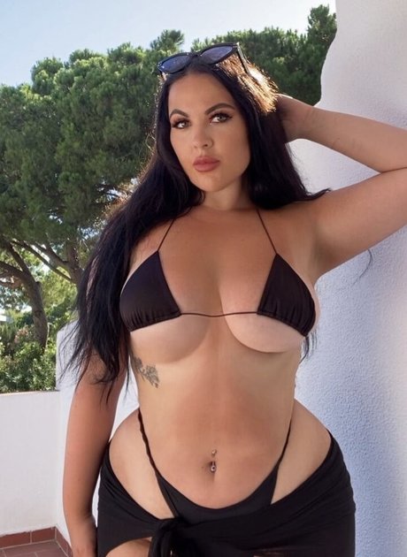 Laratheloser On Insta