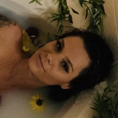 Chroniclesofatiredassmom