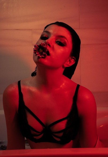 Foto di nudo di fuga di OnlyFans di Olyashaa