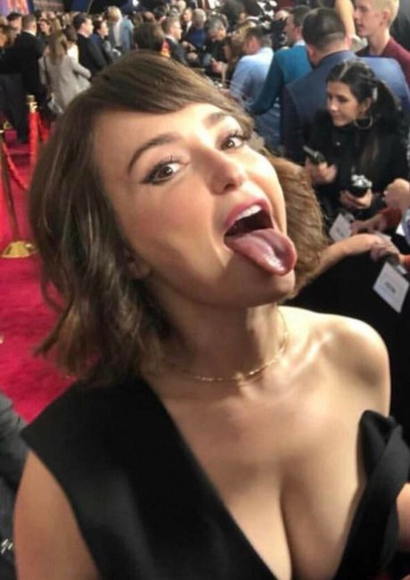 Milana Vayntrub