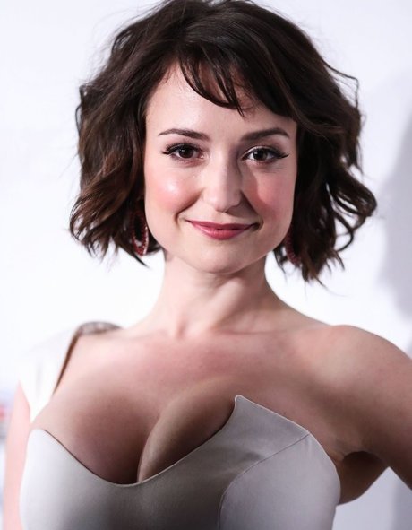 Milana Vayntrub