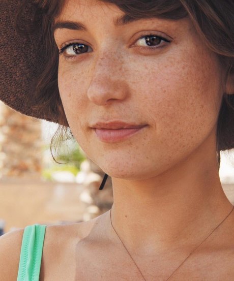 Milana Vayntrub