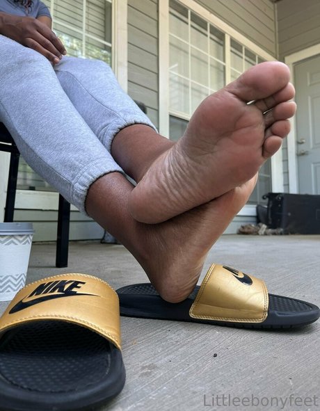 Littleebonyfeet