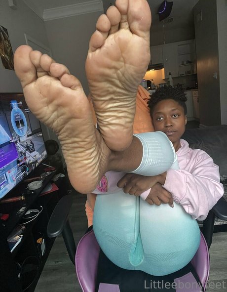 Littleebonyfeet