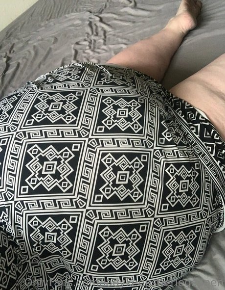 Ladykeepsherlegsopen