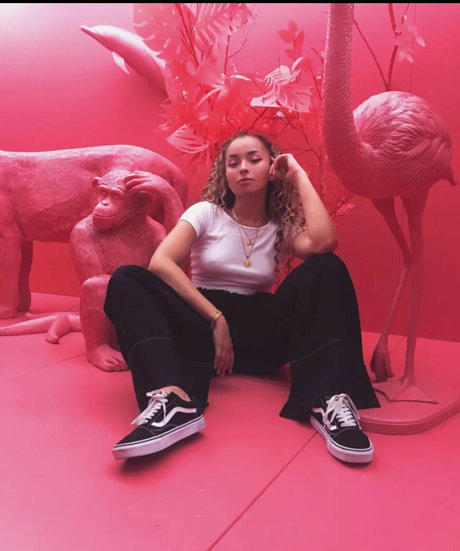 Ella Eyre