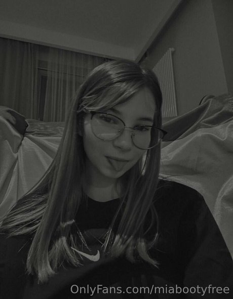 Miabootyfree