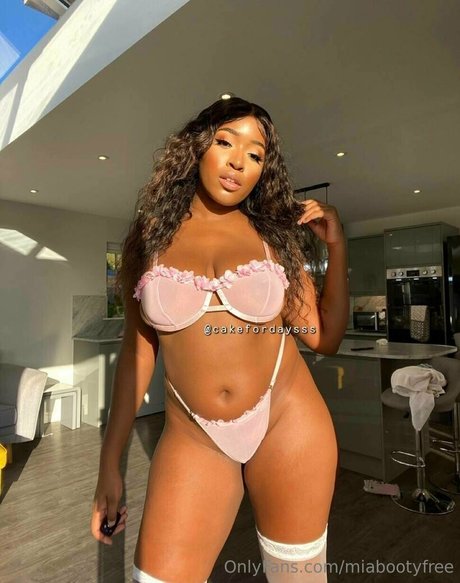 Miabootyfree