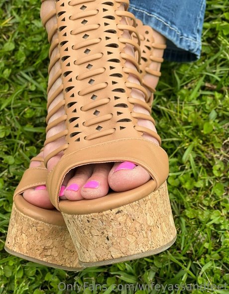 Wifeyassandfeet