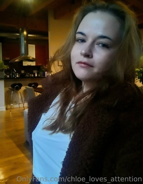 Chloelovesattention