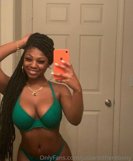Foto di nudo di fuga di OnlyFans di Justanotherebony