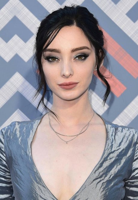 Emma Dumont