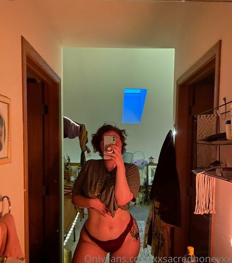 Xxsacredhoneyxx