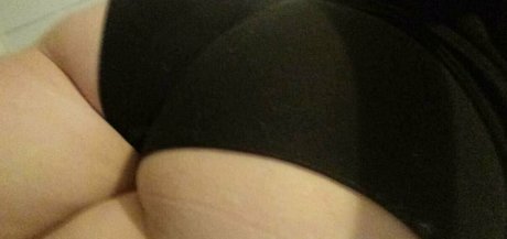 Foto di nudo di fuga di OnlyFans di Yumeebaby