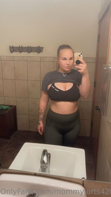 Mommyjorts420