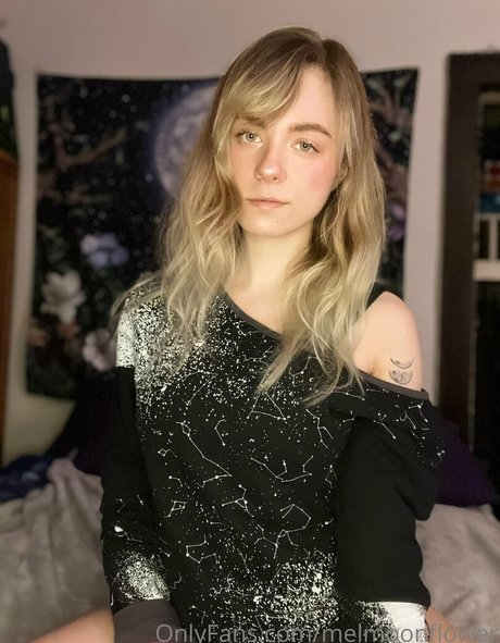 Foto di nudo di fuga di OnlyFans di Melmoonflower