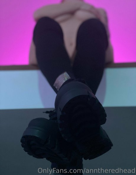 Foto di nudo di fuga di OnlyFans di Anntheredhead