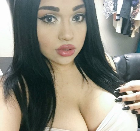 Foto di nudo di fuga di OnlyFans di Wachamarie