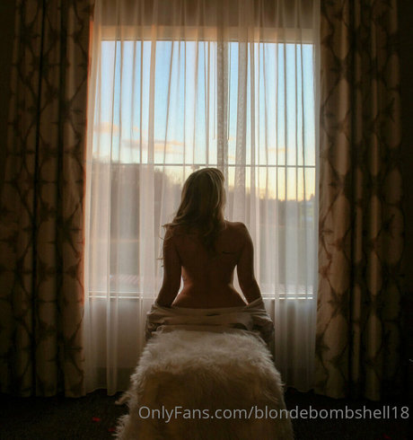 Blondebombshell18