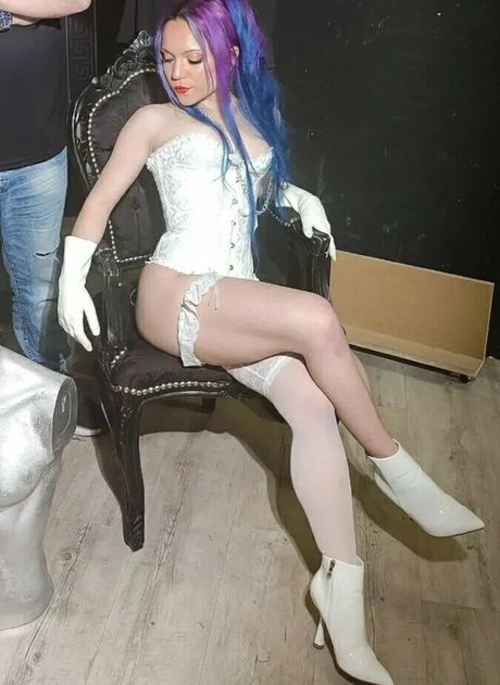 Mistress Dahlia Zozo