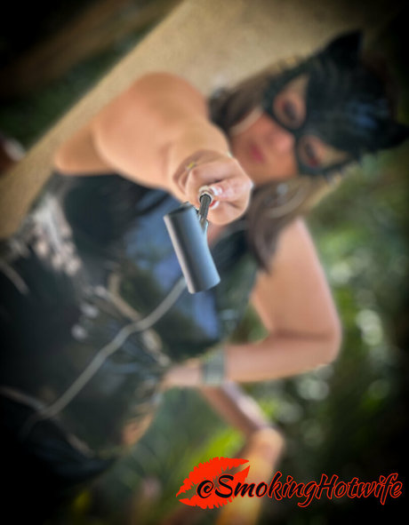 Smokinghotwife