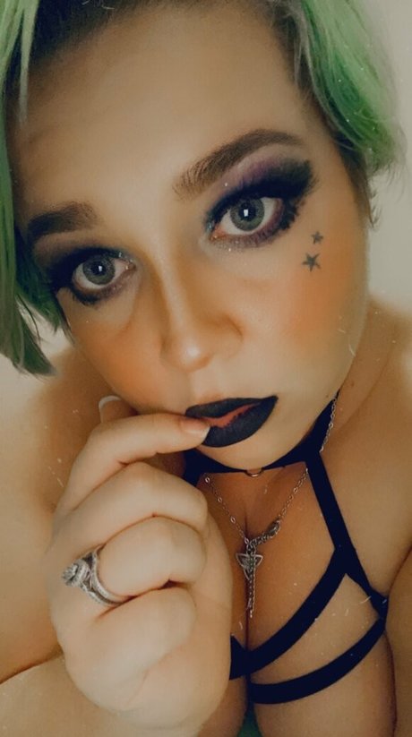 Unsupervisedhousewife