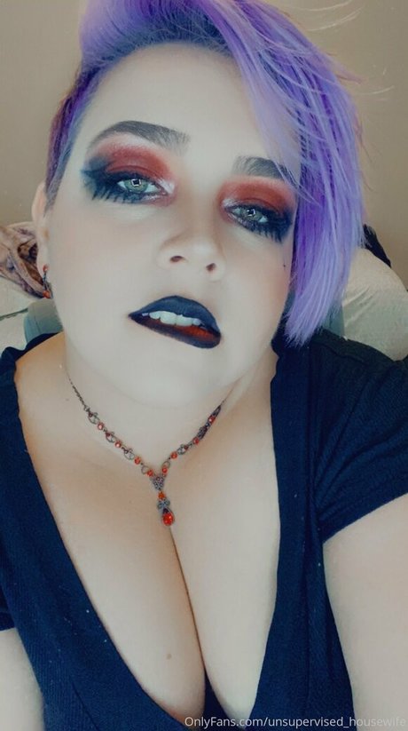 Unsupervisedhousewife