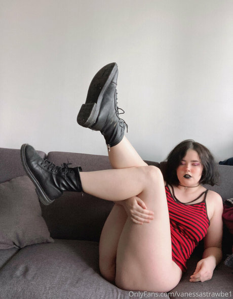 Vanessastrawbe1