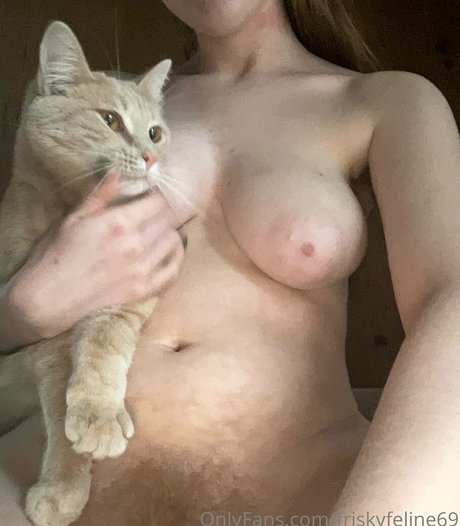 Friskyfeline69