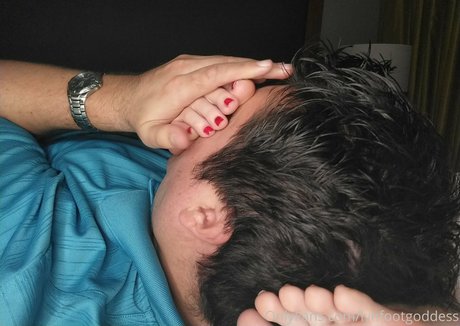 Foto di nudo di fuga di OnlyFans di Lynfootgoddess