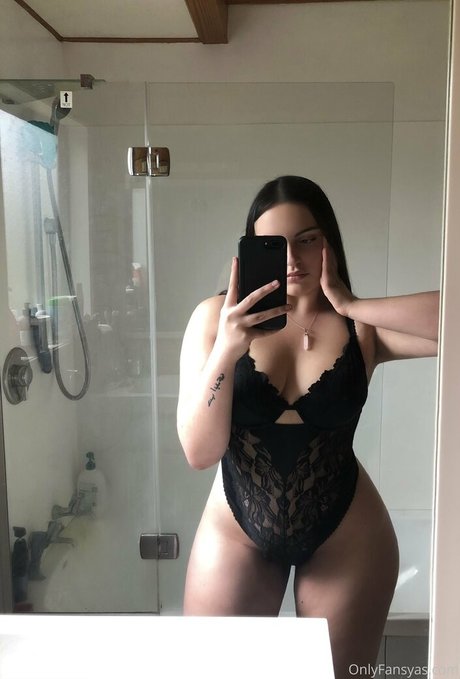 Foto di nudo di fuga di OnlyFans di Yaskavari