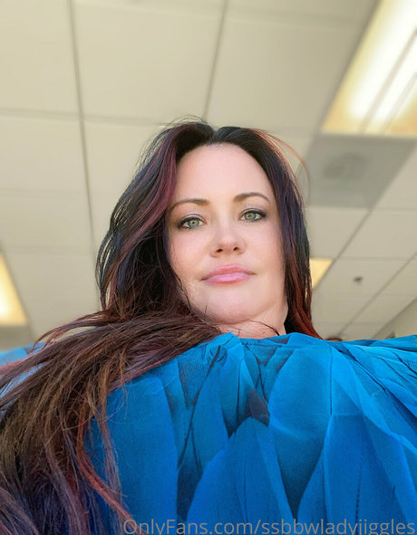 Ssbbwladyjiggles