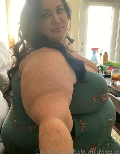 Ssbbwladyjiggles