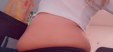 Foto di nudo di fuga di OnlyFans di Ellaeating