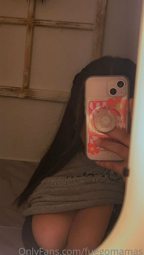 Foto di nudo di fuga di OnlyFans di Fuegomamas