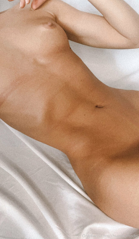 Foto di nudo di fuga di OnlyFans di Chiarabmodel